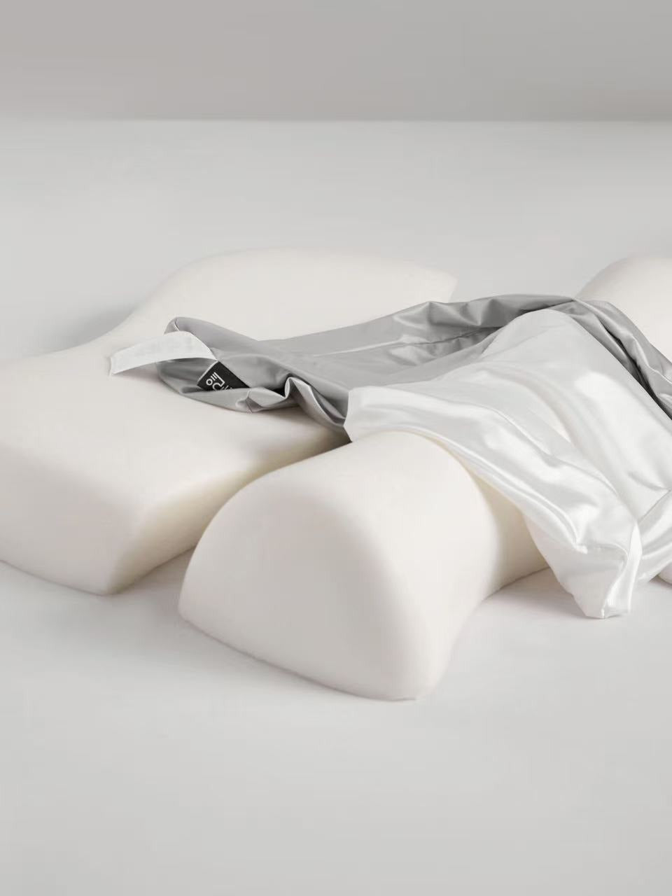 Align Duo Memory Foam Cervical Pillow original reference image 8