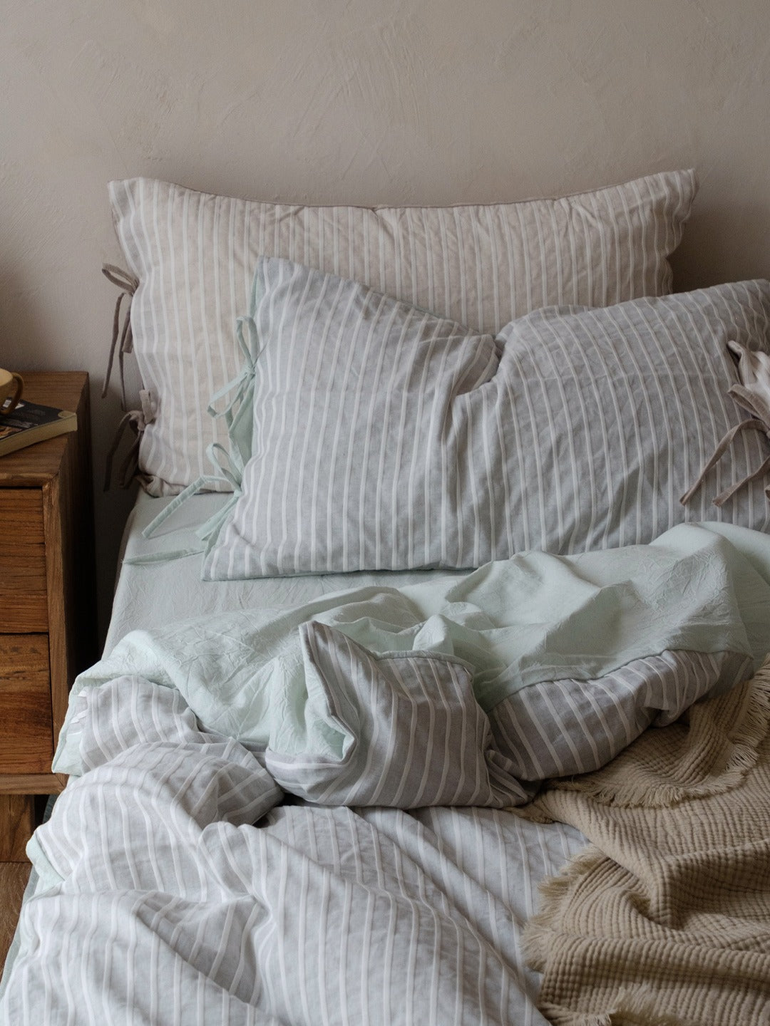 Atelier Pleat Jacquard Linen Cotton Duvet Cover original reference image 8