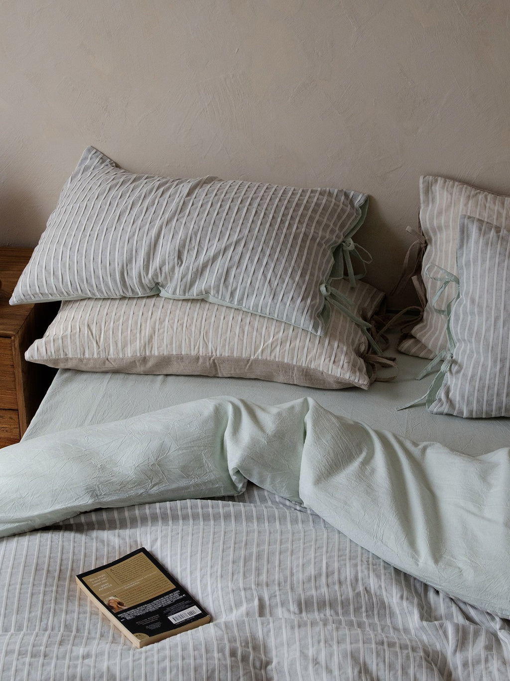 Atelier Pleat Jacquard Linen Cotton Duvet Cover original reference image 9