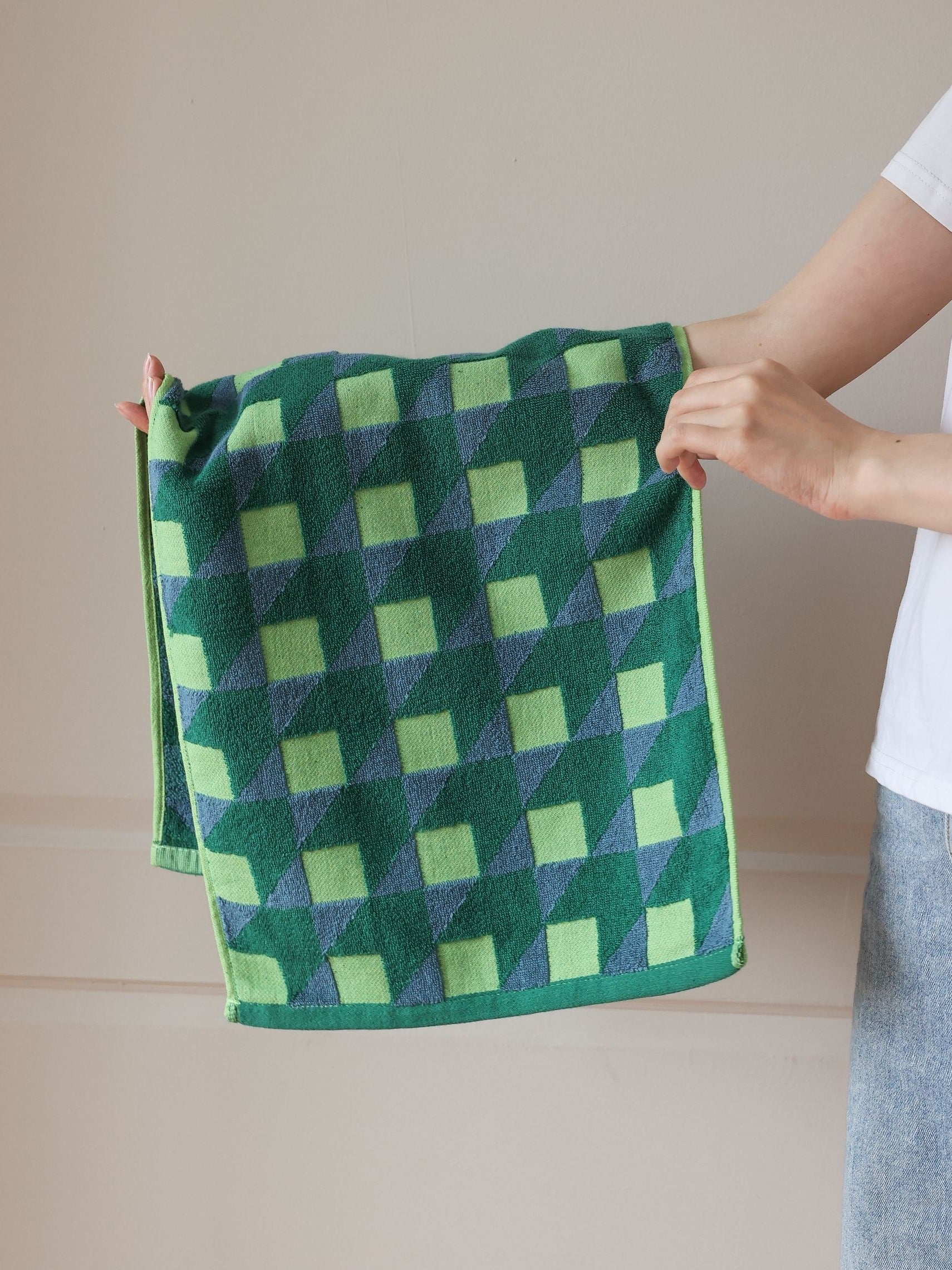 Checkerboard Cotton Bath Towel original reference image 1