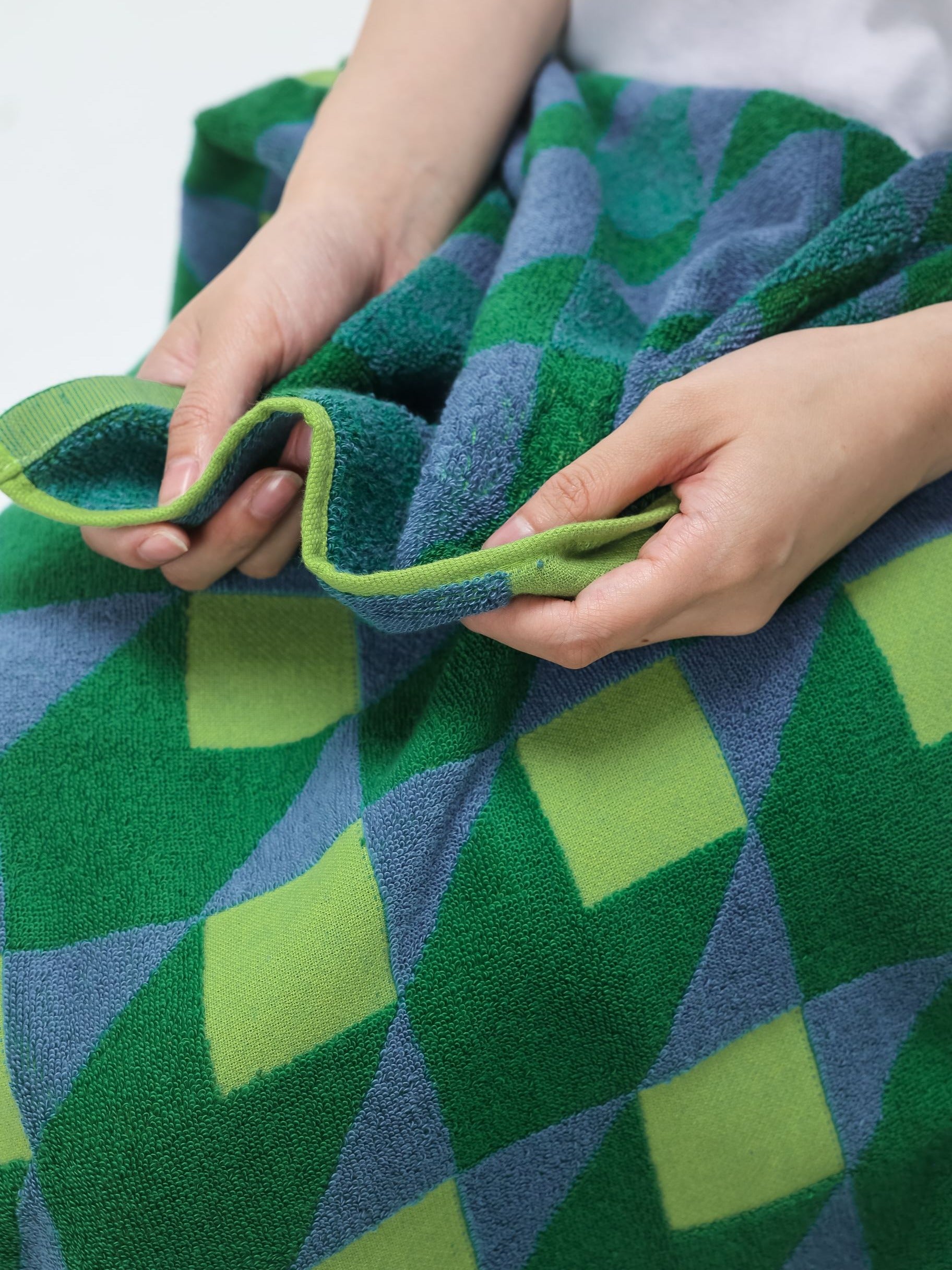 Checkerboard Cotton Bath Towel original reference image 4