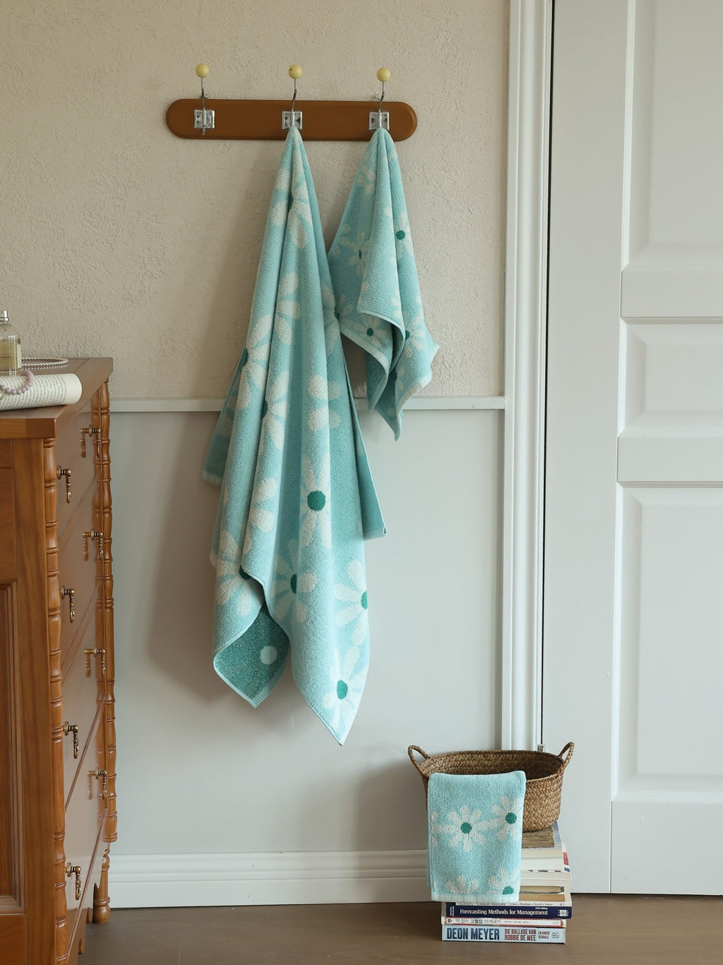 Daisy Jacquard Cotton Bath Towel original reference image 2