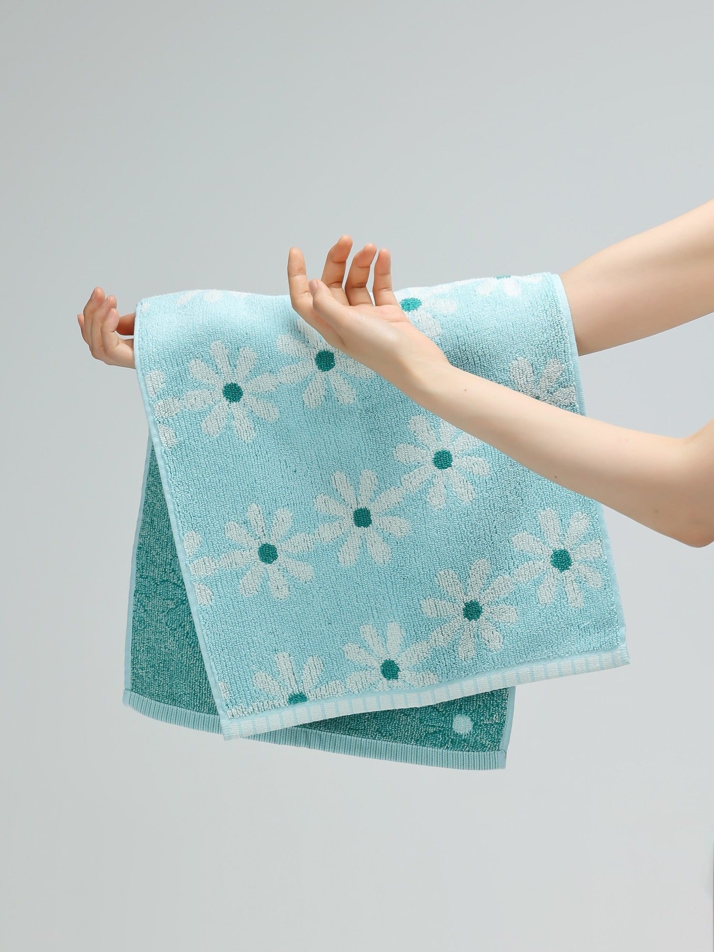 Daisy Jacquard Cotton Bath Towel original reference image 4