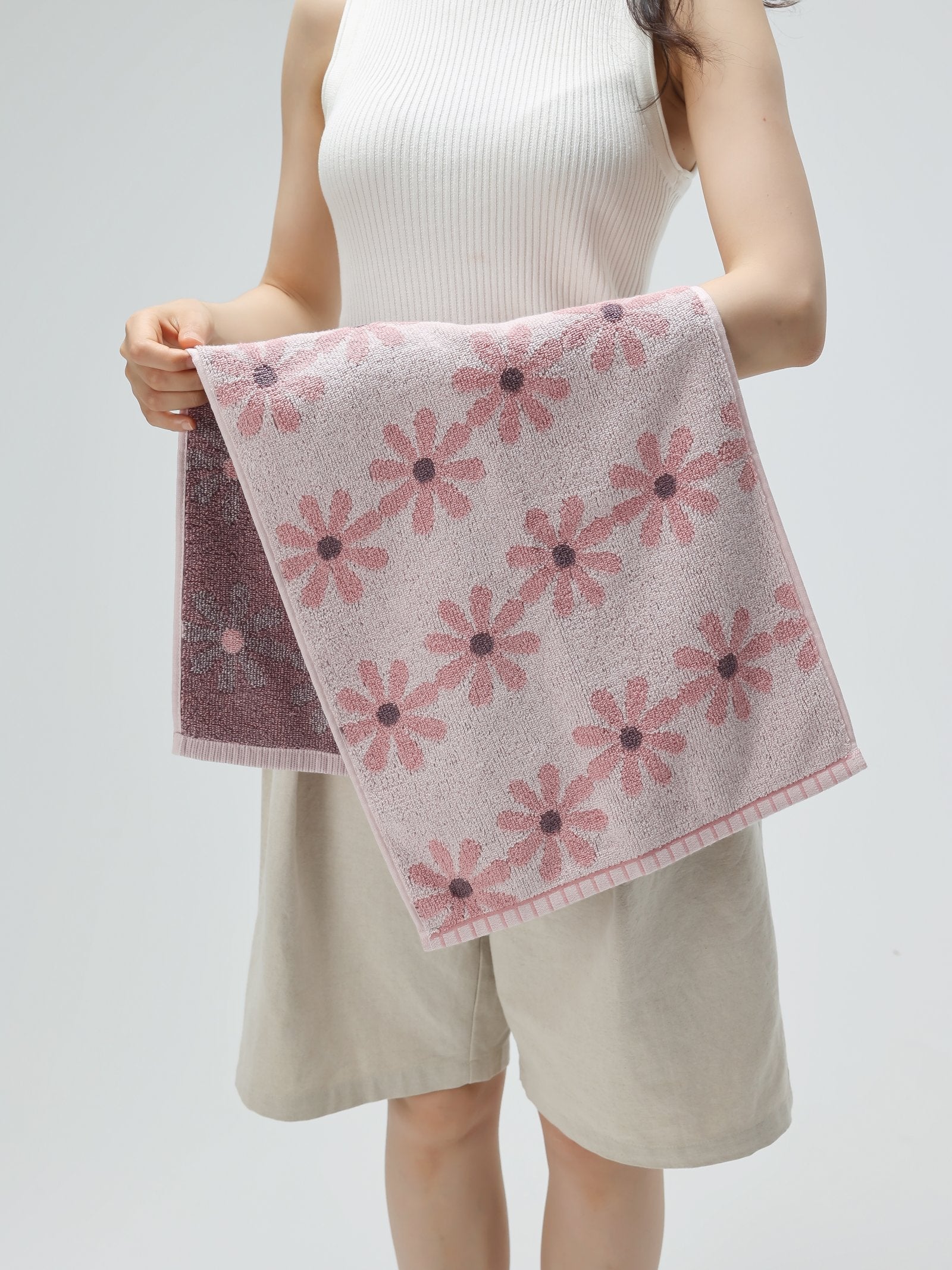 Daisy Jacquard Cotton Bath Towel original reference image 8