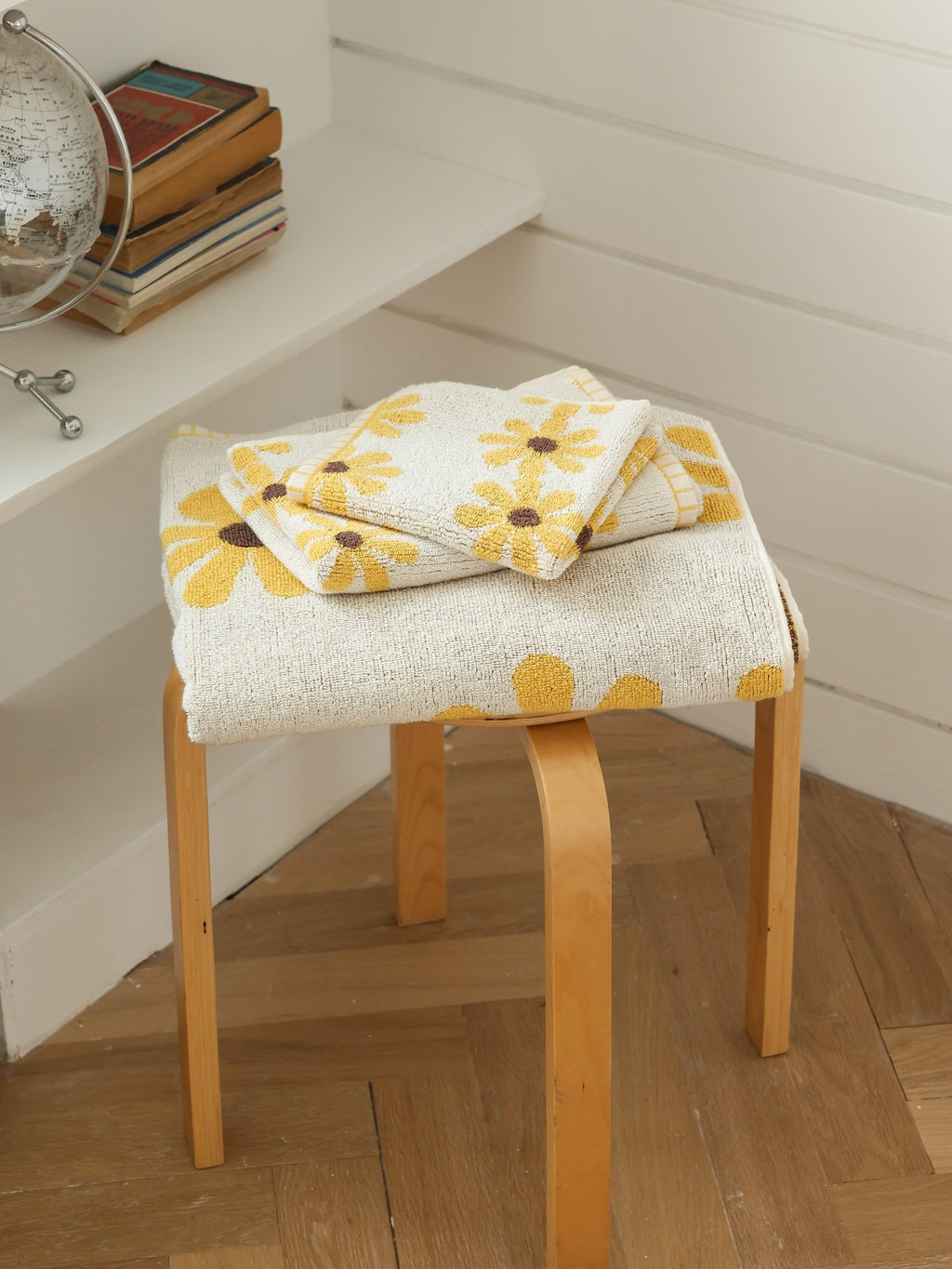 Daisy Jacquard Cotton Bath Towel original reference image 16
