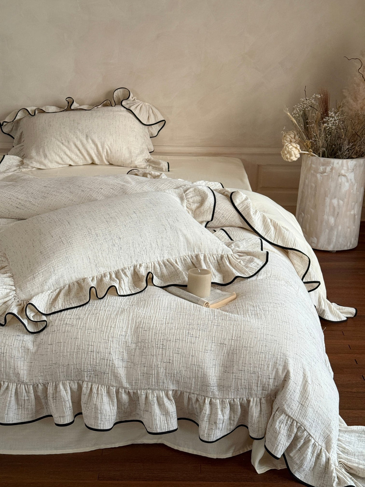 Ivory Black Piped Ruffle Cotton Muslin Duvet Cover original reference image 2