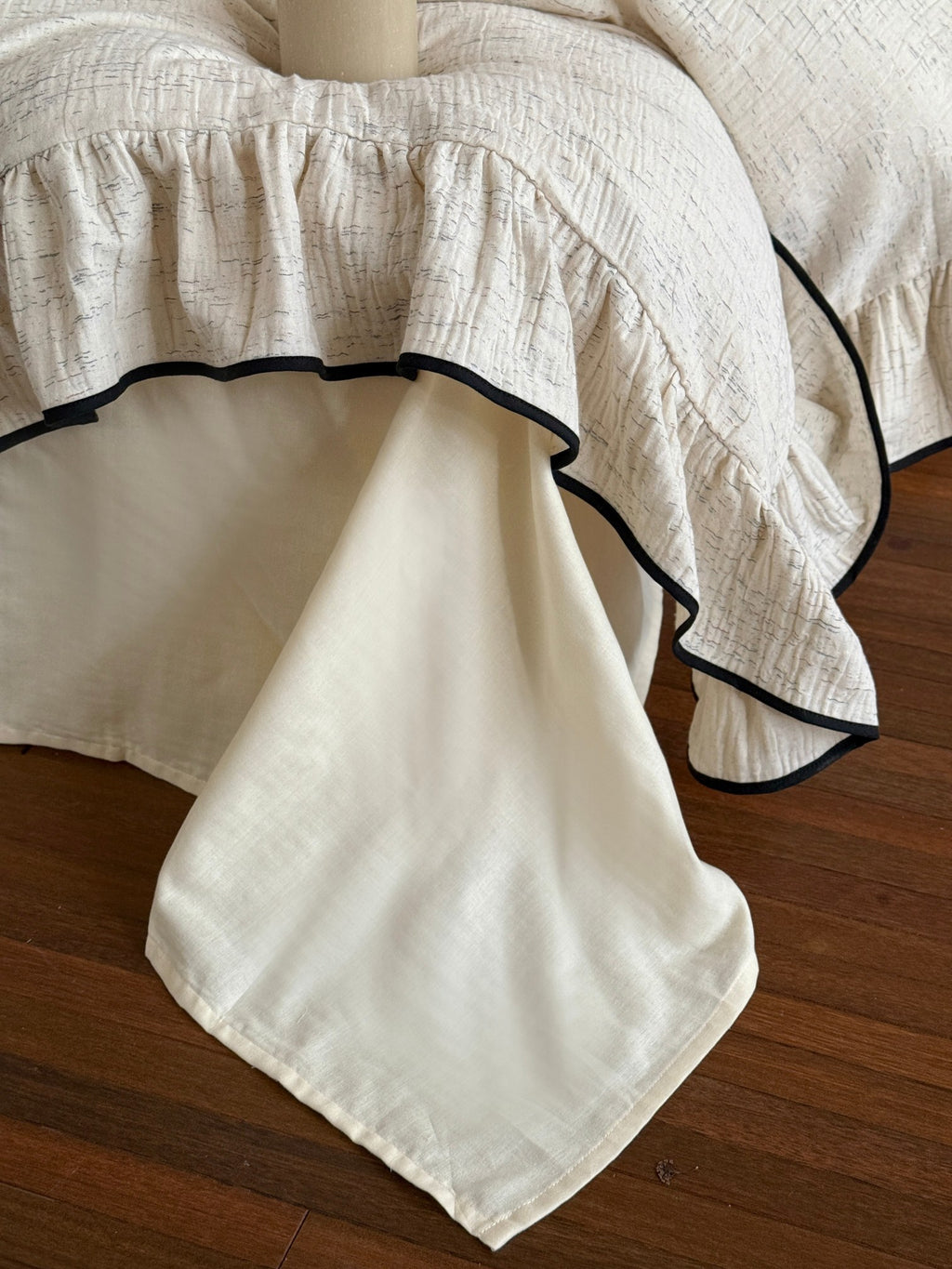 Ivory Black Piped Ruffle Cotton Muslin Duvet Cover original reference image 11