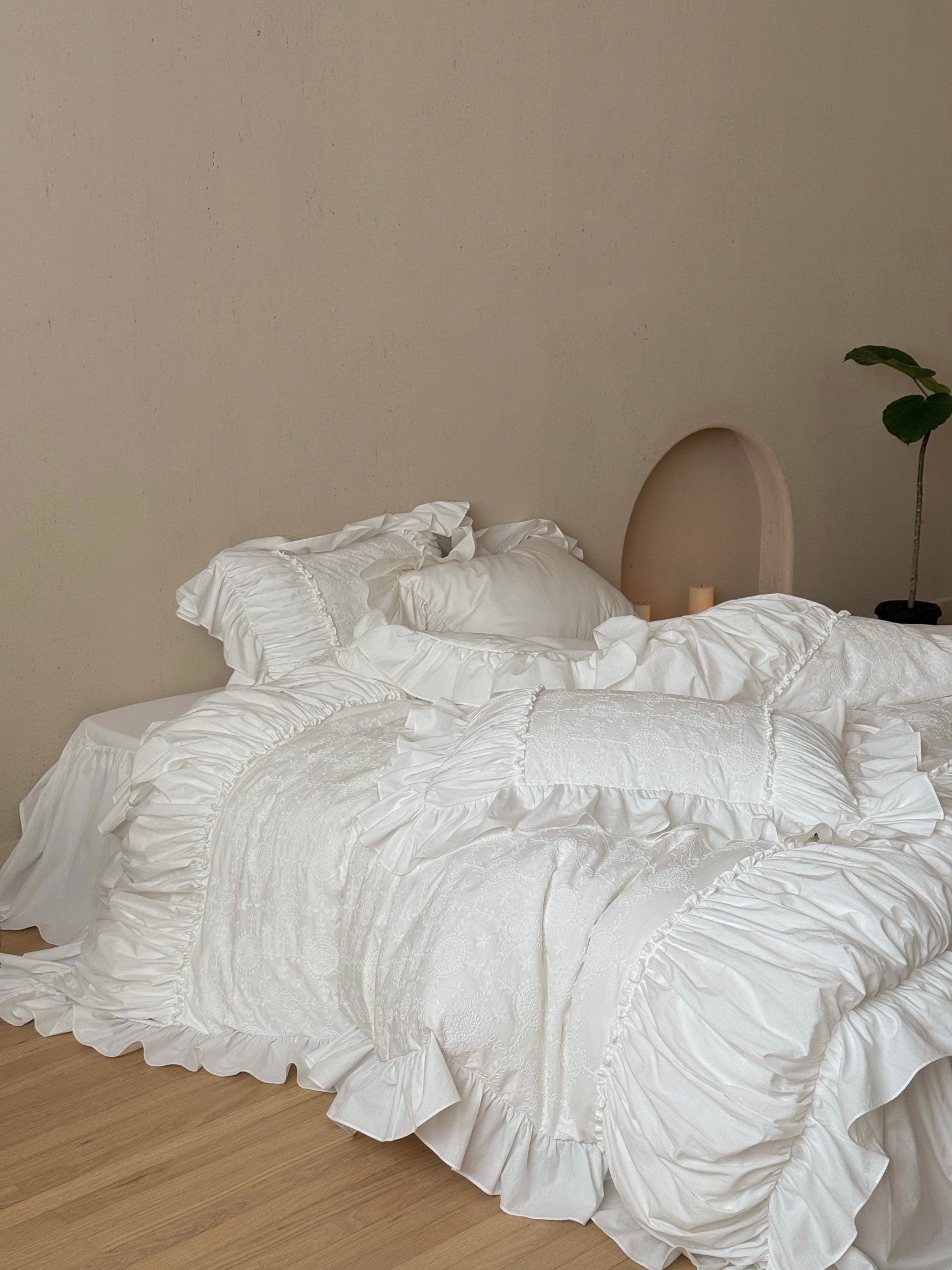 Ivory Lace Medallion Ruffle Cotton Jacquard Duvet Cover original reference image 4