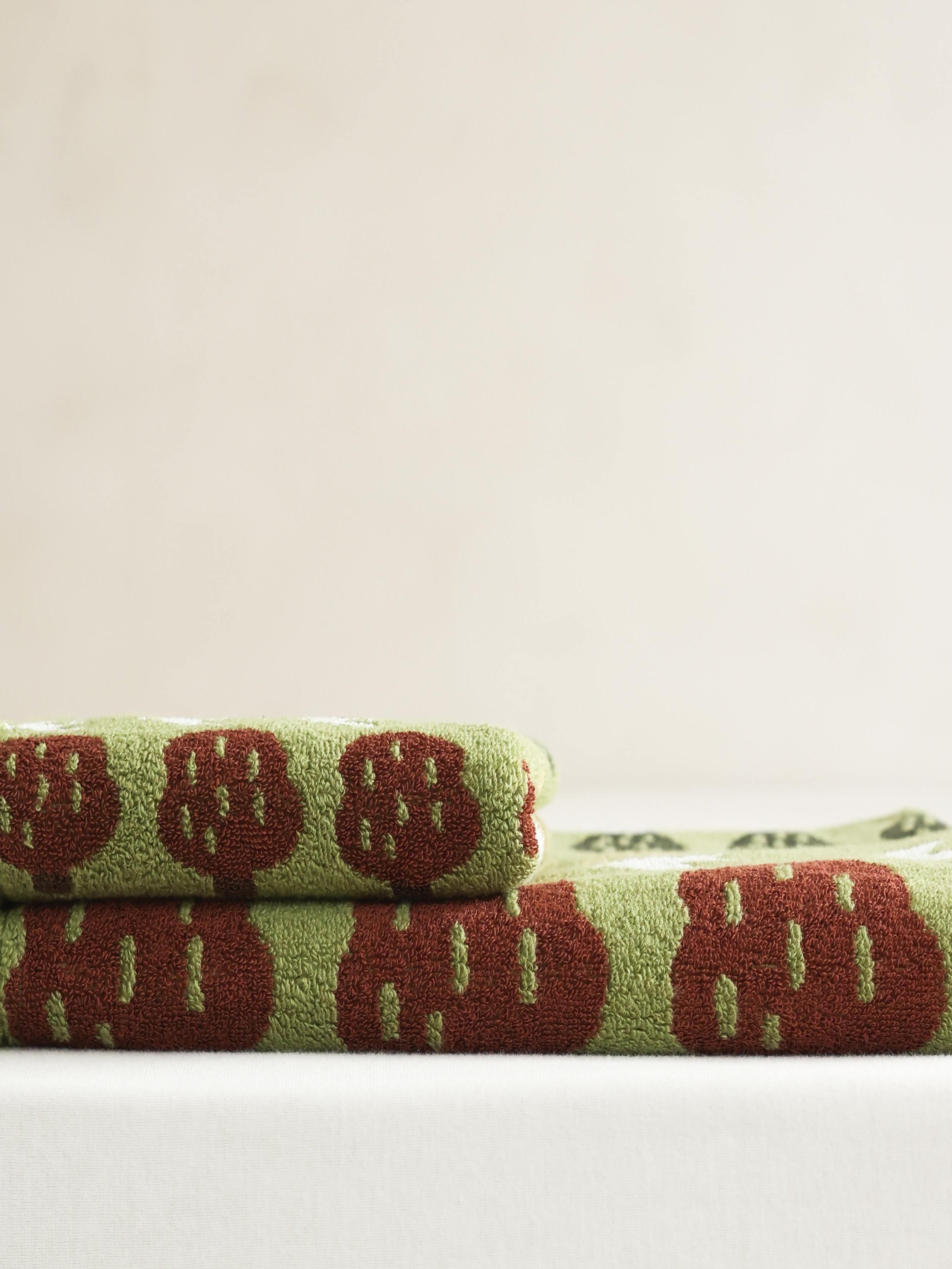 Orchard Dot Jacquard Cotton Bath Towel original reference image 1