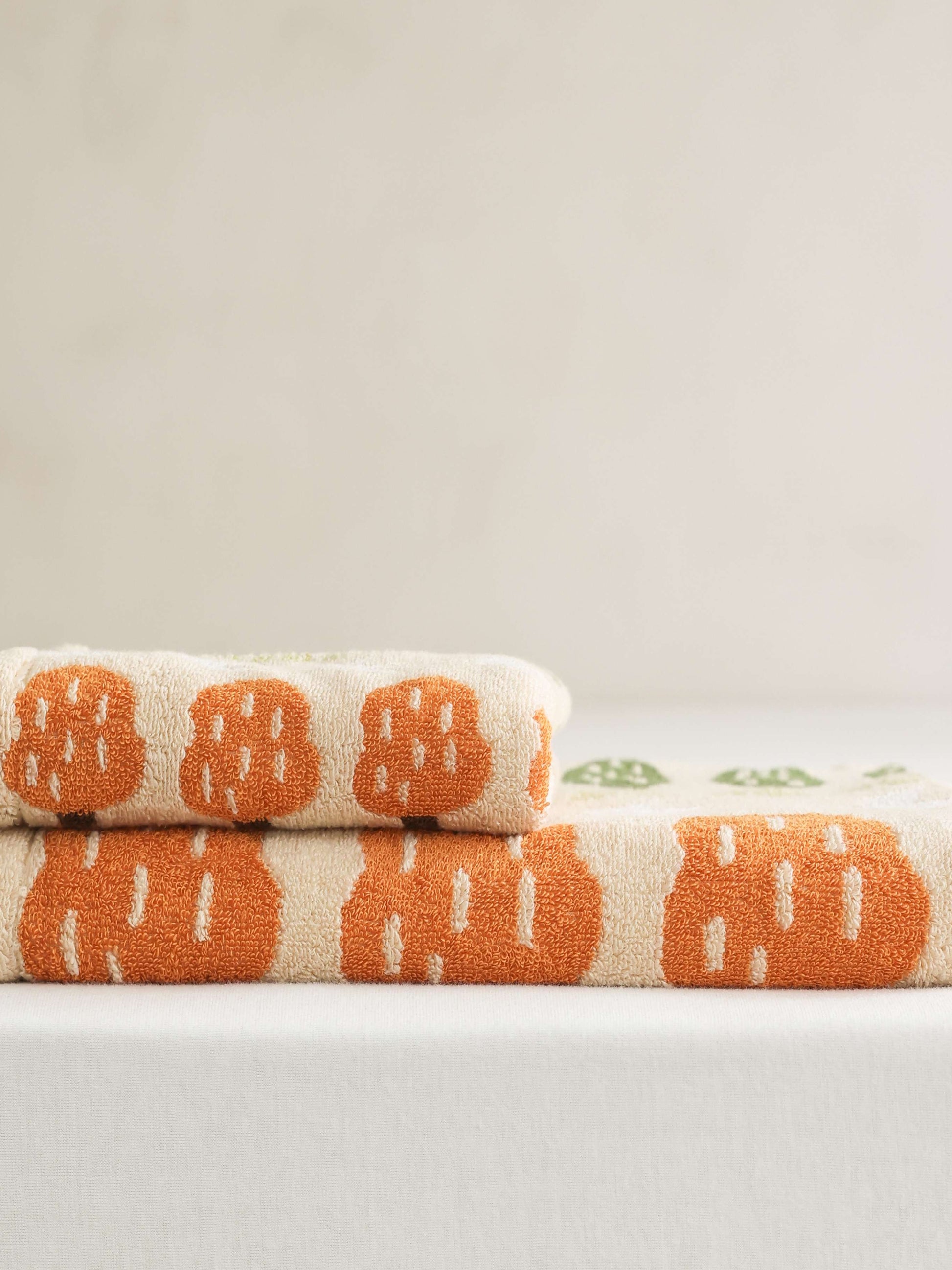 Orchard Dot Jacquard Cotton Bath Towel original reference image 8