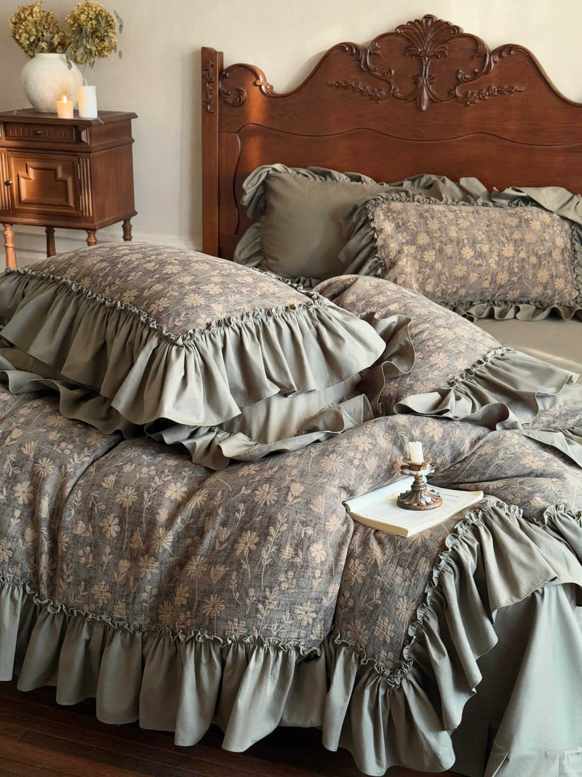 Sage Daisy Ruffle Cotton Jacquard Duvet Cover original reference image 2