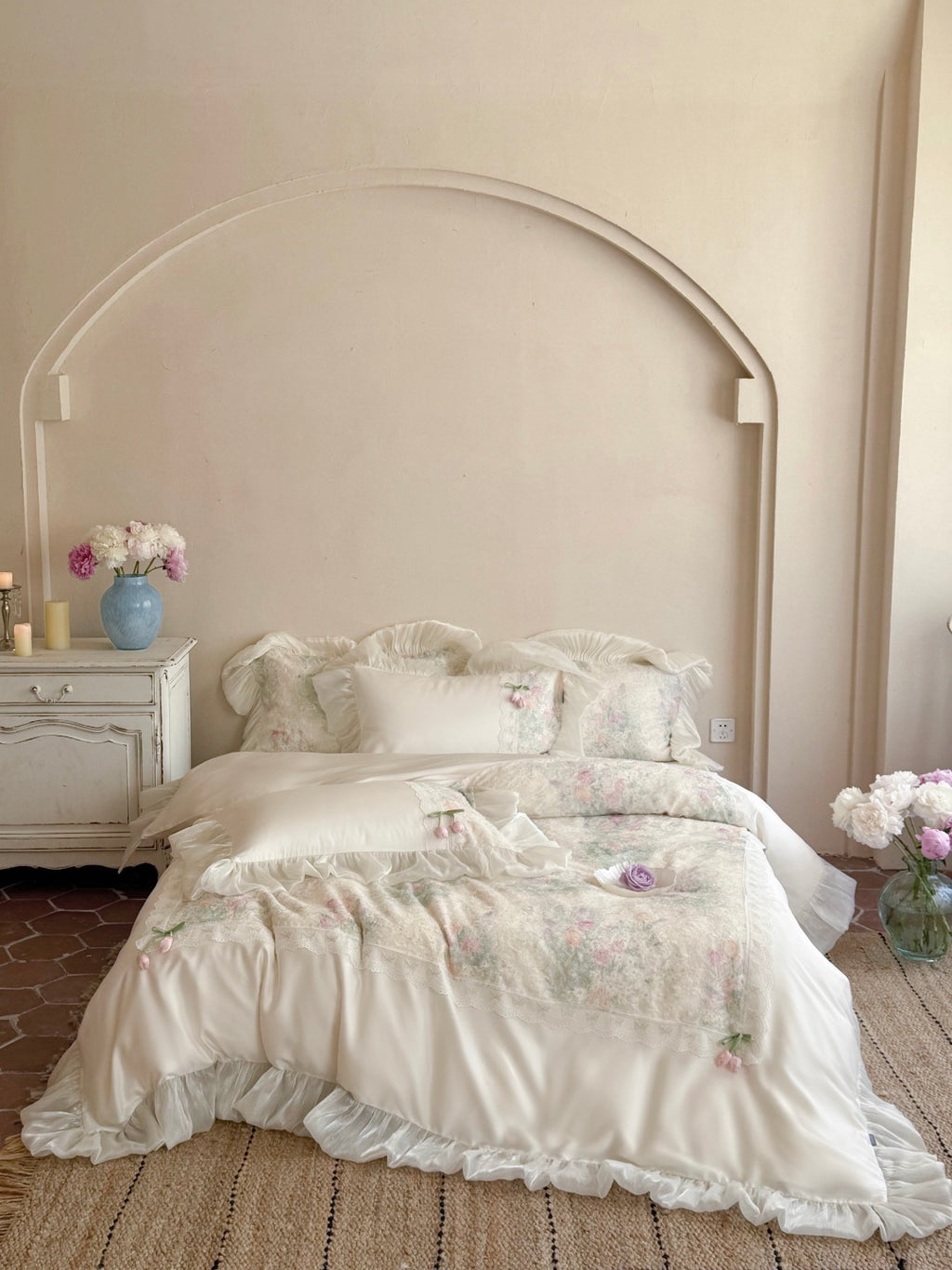 Tulip Lace Comforter Set original reference image 1