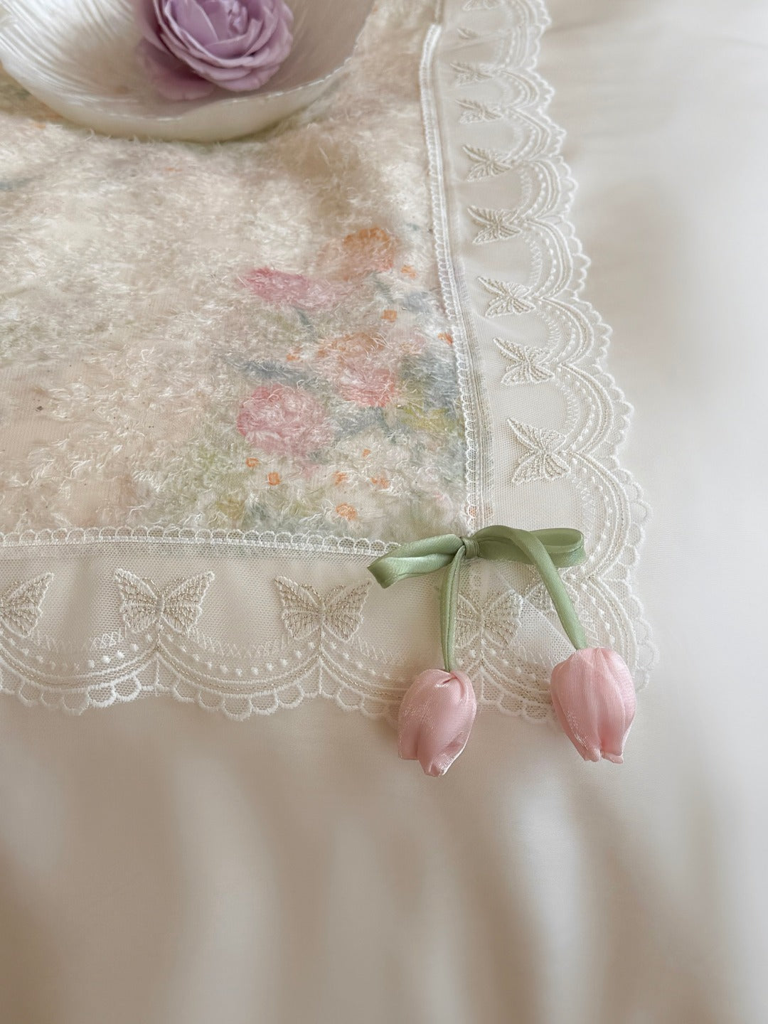 Tulip Lace Comforter Set original reference image 2