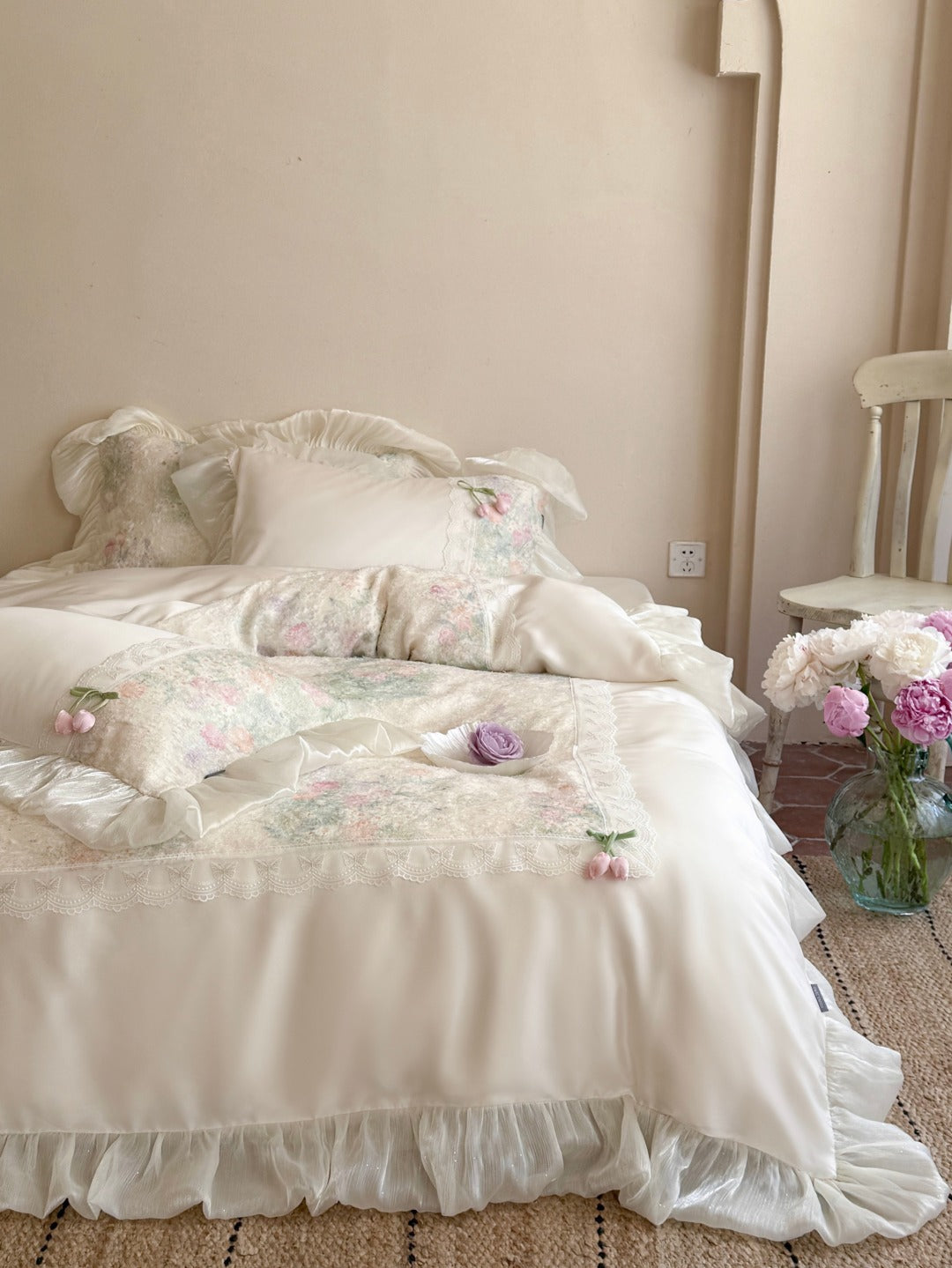Tulip Lace Comforter Set original reference image 5