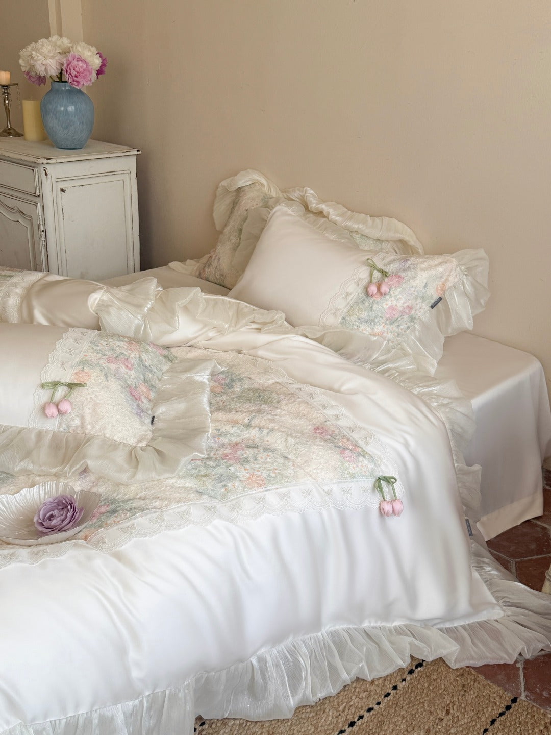 Tulip Lace Comforter Set original reference image 6