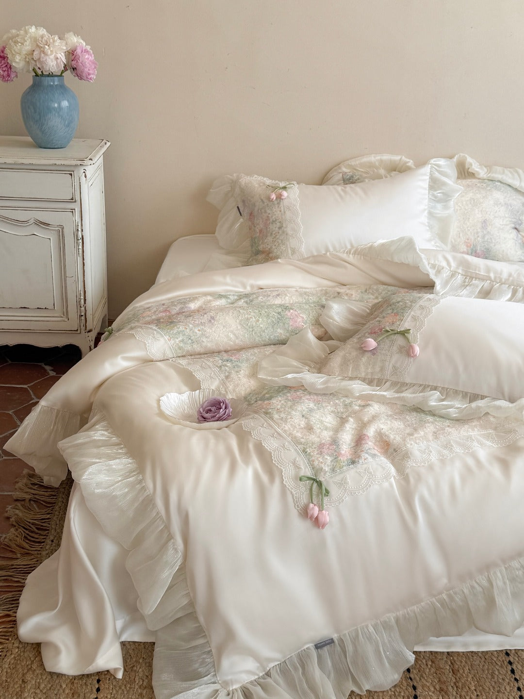 Tulip Lace Comforter Set original reference image 8