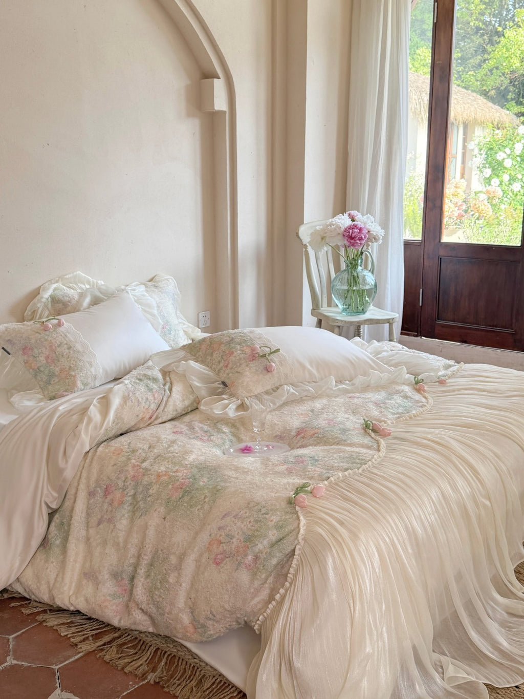Tulip Veil Comforter Set original reference image 2