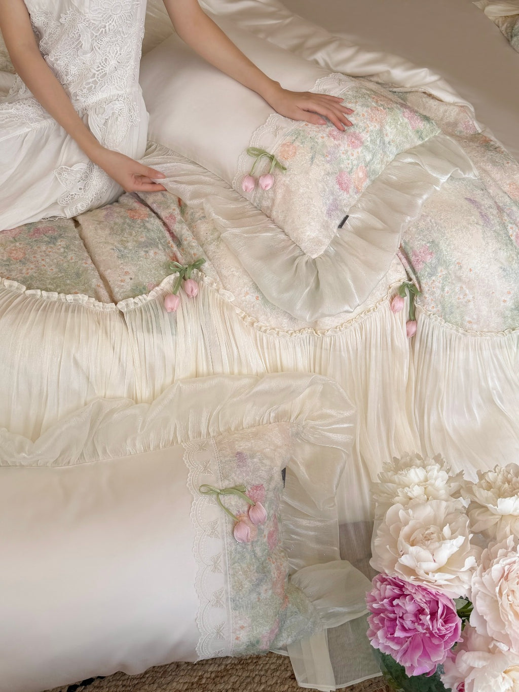 Tulip Veil Comforter Set original reference image 3