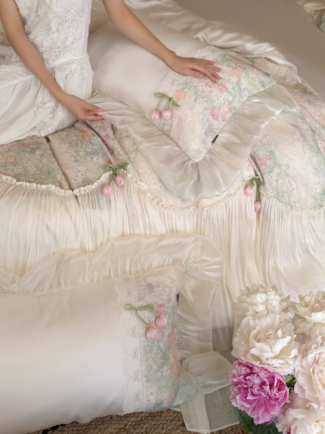 Tulip Veil Comforter Set original reference image 3