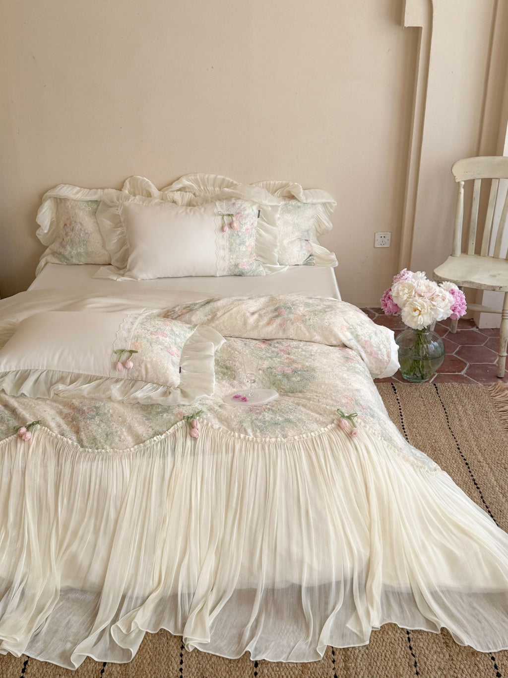 Tulip Veil Comforter Set original reference image 4