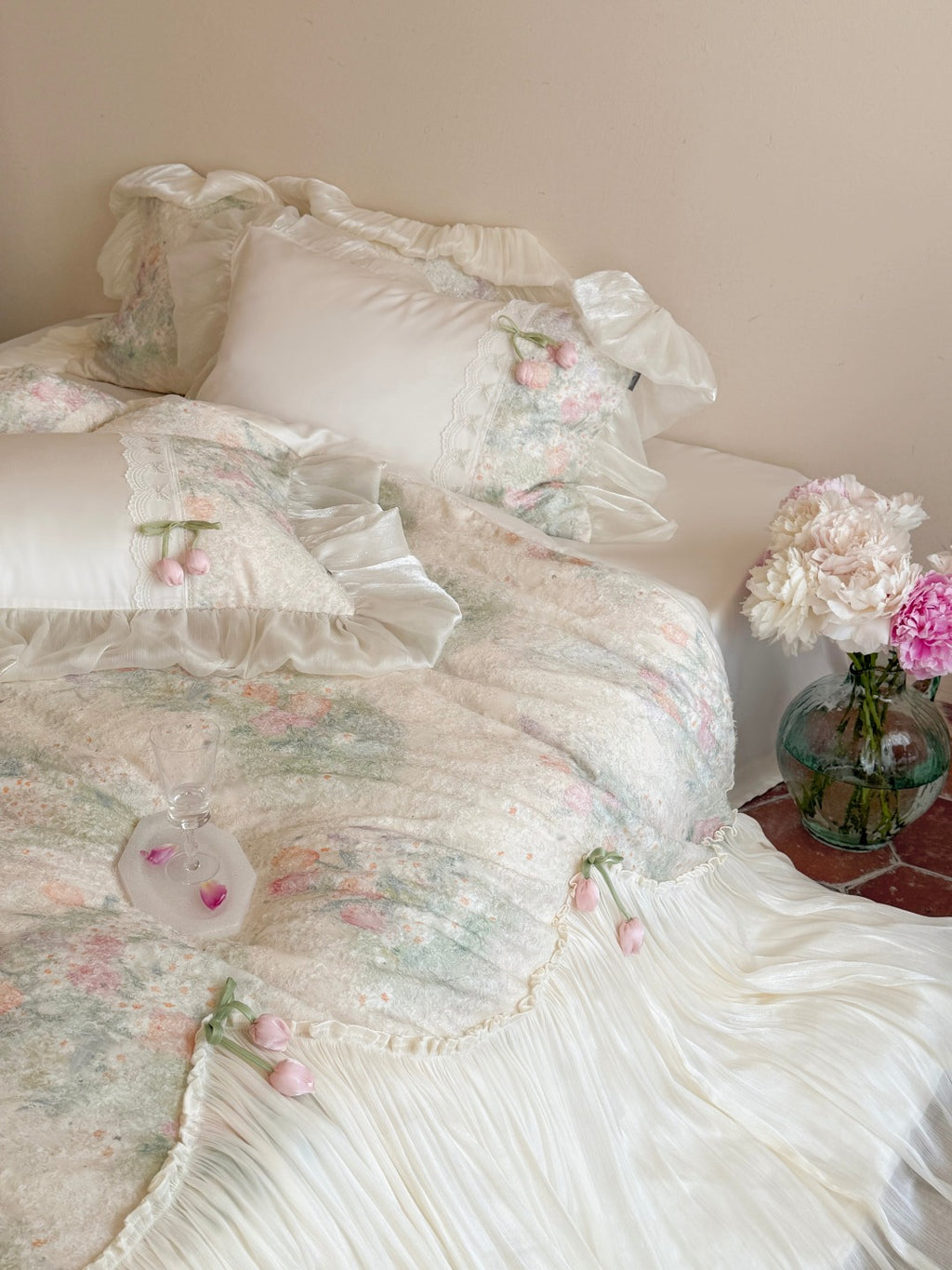 Tulip Veil Comforter Set original reference image 8