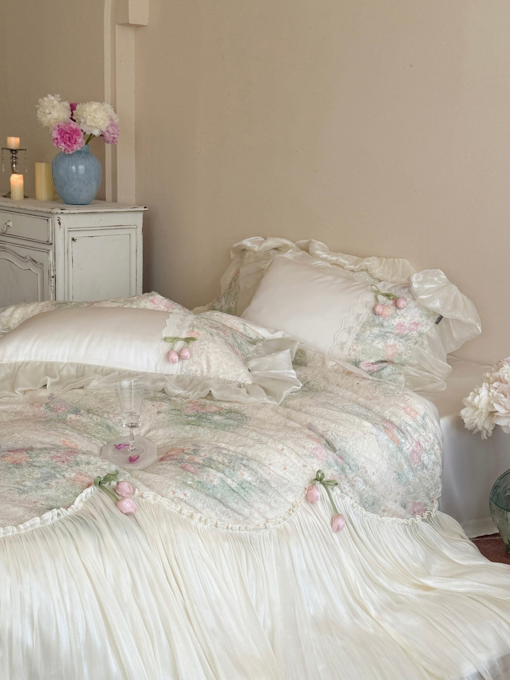 Tulip Veil Comforter Set original reference image 9