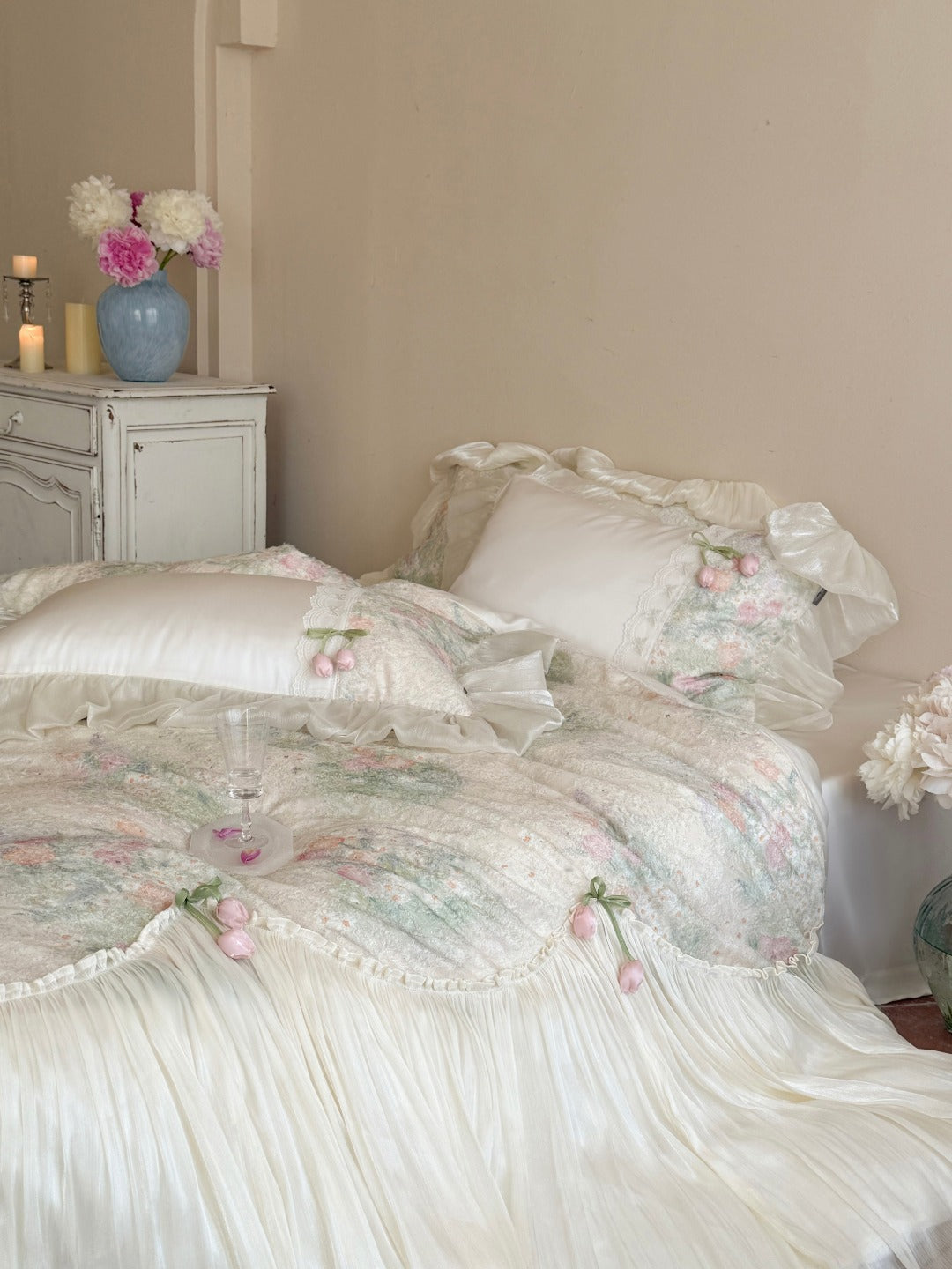 Tulip Veil Comforter Set original reference image 9