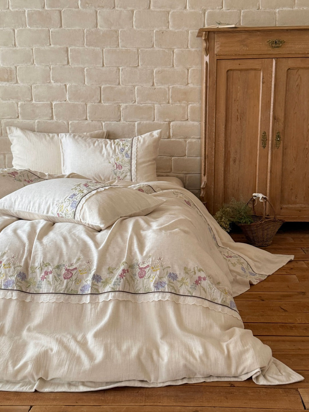 Vine Lace Cotton Linen Duvet Cover original reference image 3