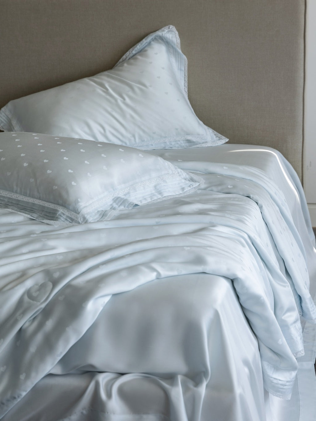 Whisper Heart  Jacquard Comforter - Blue original reference image 3