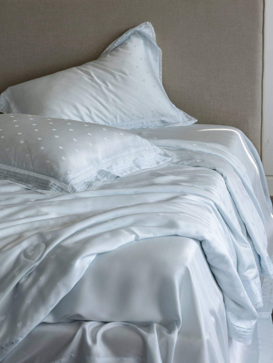 Whisper Heart  Jacquard Comforter - Blue original reference image 3
