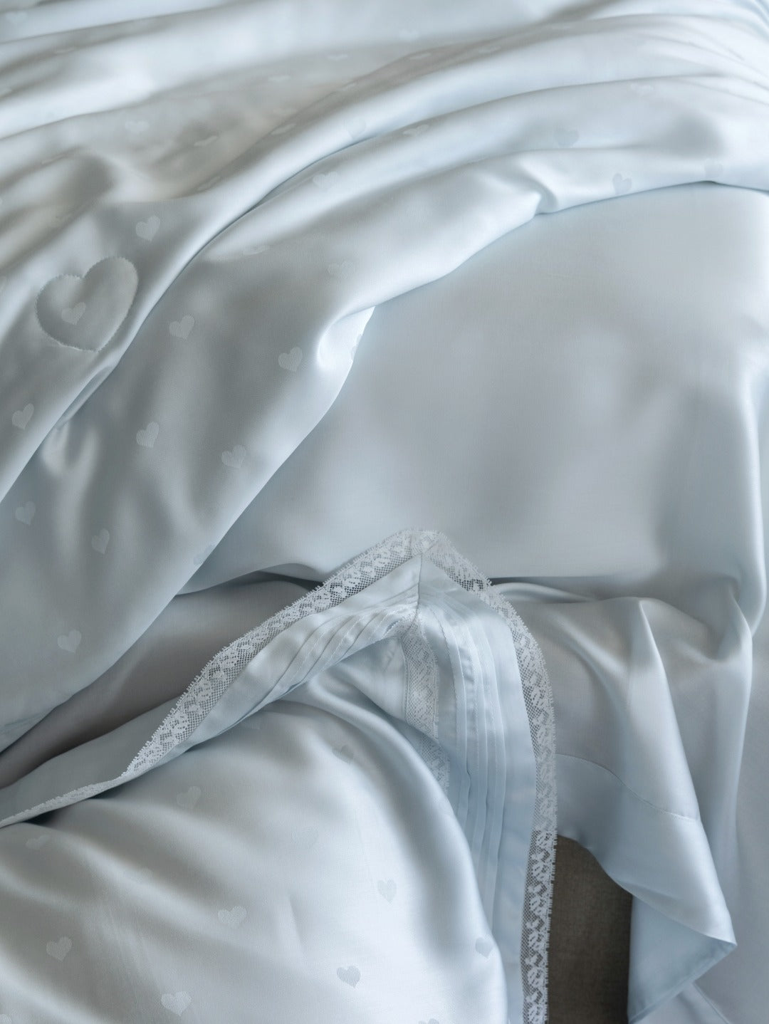 Whisper Heart  Jacquard Comforter - Blue original reference image 5