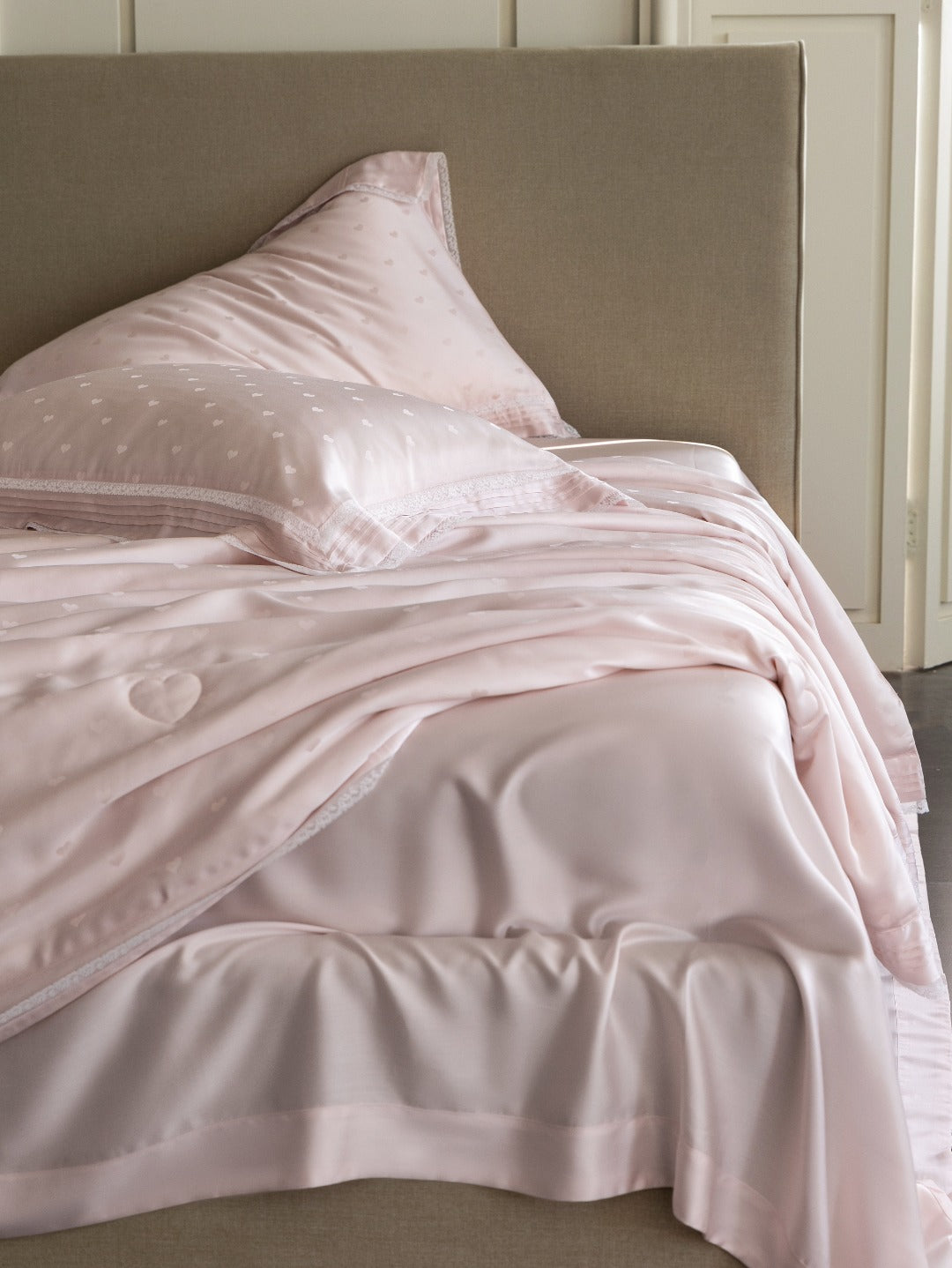 Whisper Heart  Jacquard Comforter - Pink original reference image 3