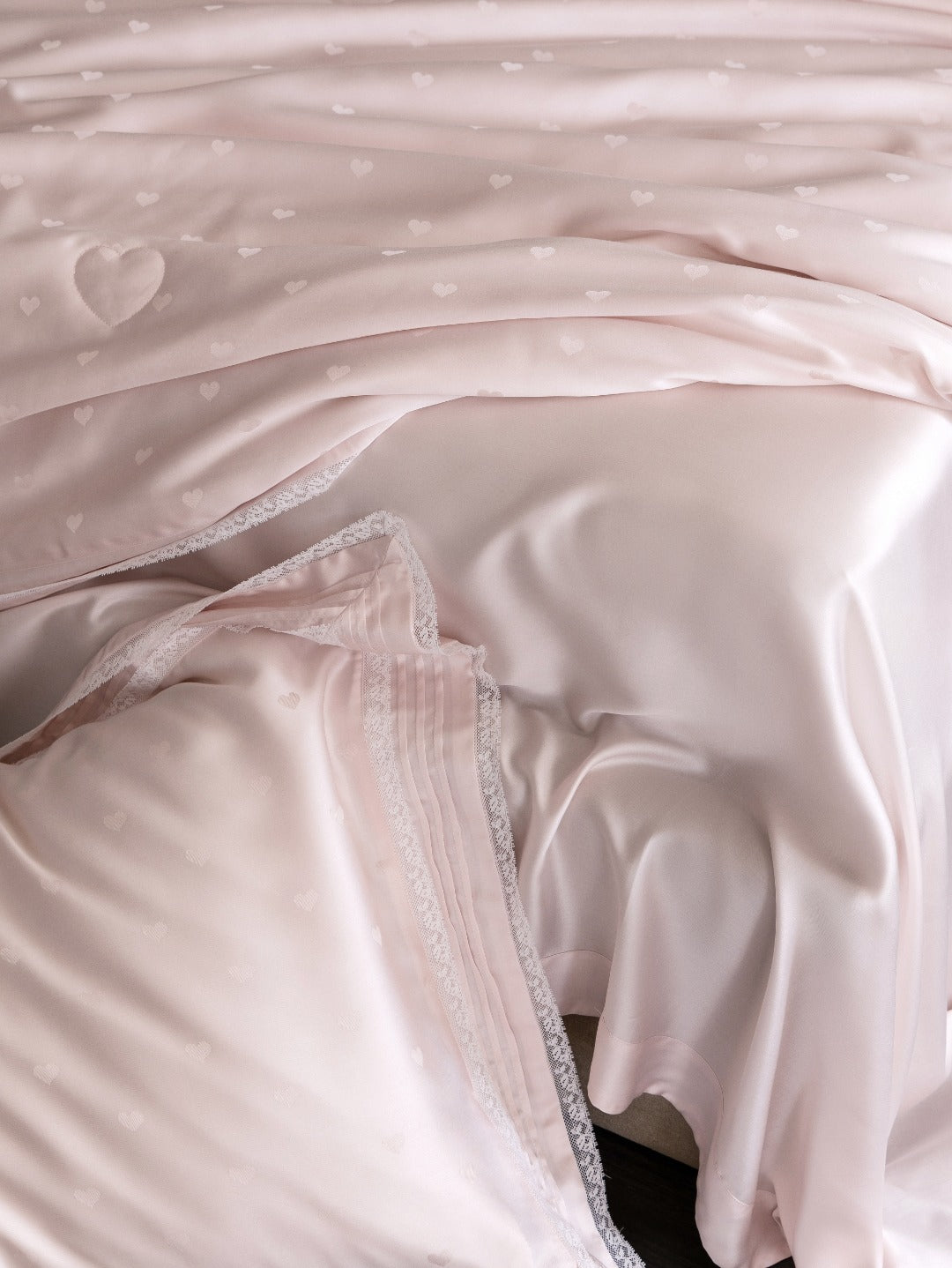 Whisper Heart  Jacquard Comforter - Pink original reference image 4