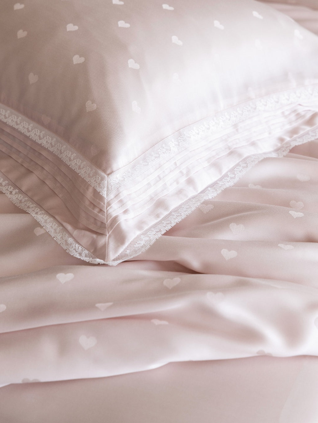 Whisper Heart  Jacquard Comforter - Pink original reference image 6