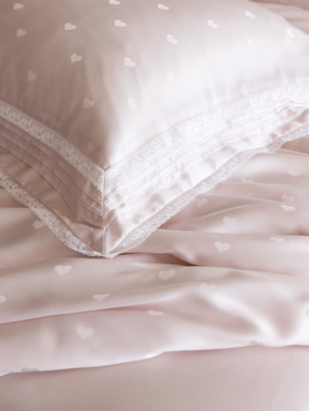 Whisper Heart  Jacquard Comforter - Pink original reference image 6